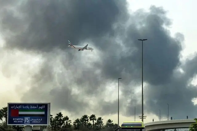 استهداف إيراني في الإمارات نتج عنه تصاعد كثيف للدخان