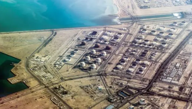 صورة جوية لمحطة برزان للغاز الطبيعي المسال في مدينة رأس لفان الصناعية