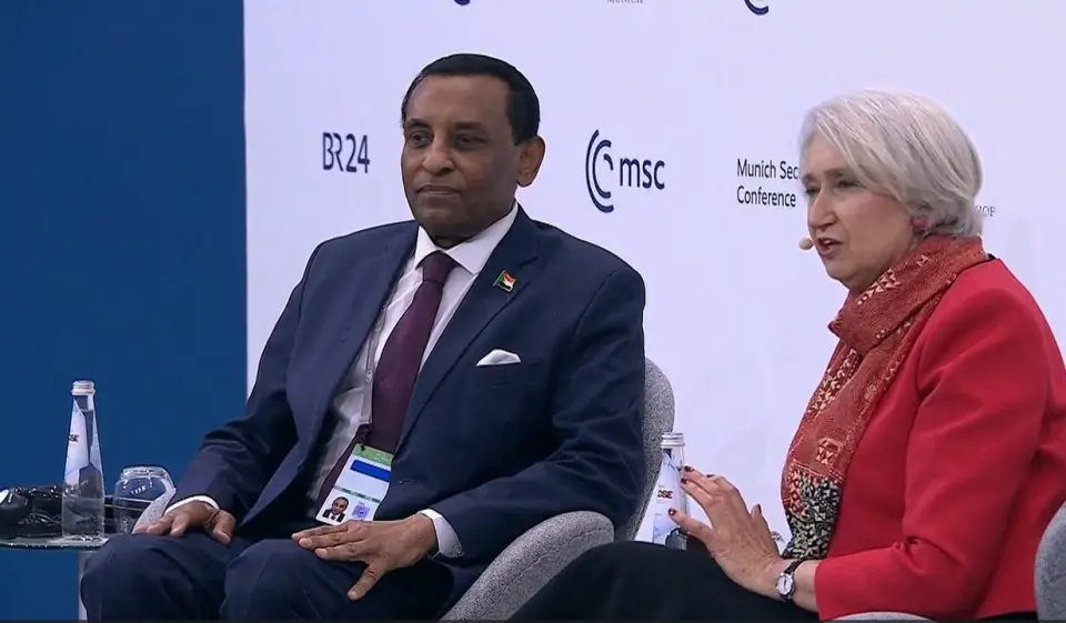 رئيس الوزراء السوداني يطرح مبادرة سلام شاملة في ميونخ تتضمن "استسلاماً كاملاً" للدعم السريع