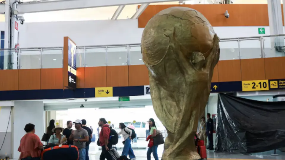 طبيب: خطر إصابة المشجعين في كأس العالم بـ"إيبولا" ضئيل