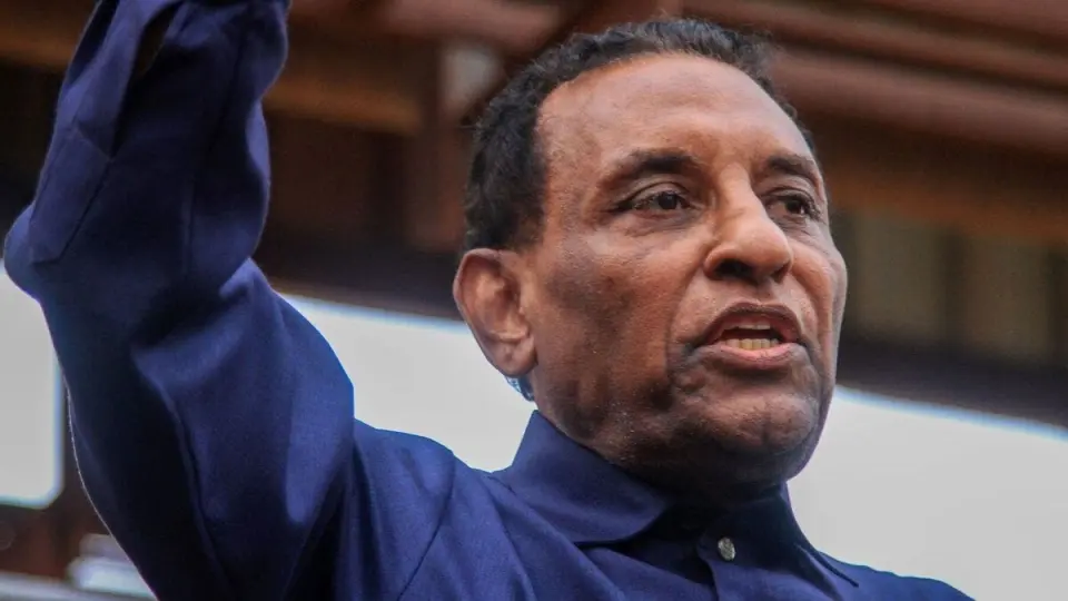 مستشار لرئيس الوزراء السوداني يثير جدلاً بتصريحات حول "غزو بريطاني" للبلاد