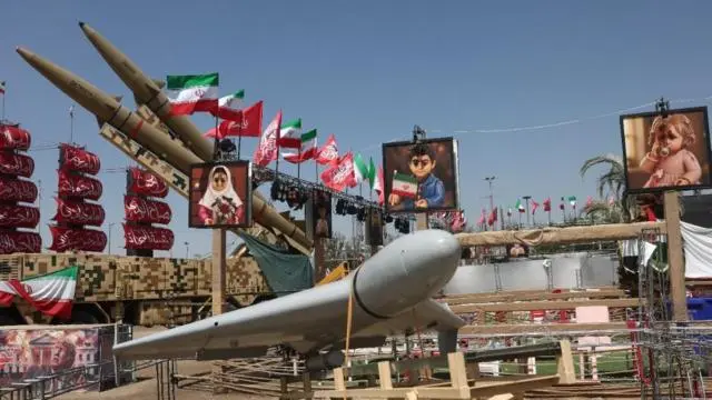 ترامب يهدد بضرب إيران "بقوة شديدة"، وواشنطن تحض رعاياها على الاستعداد لمغادرة دول بالشرق الأوسط