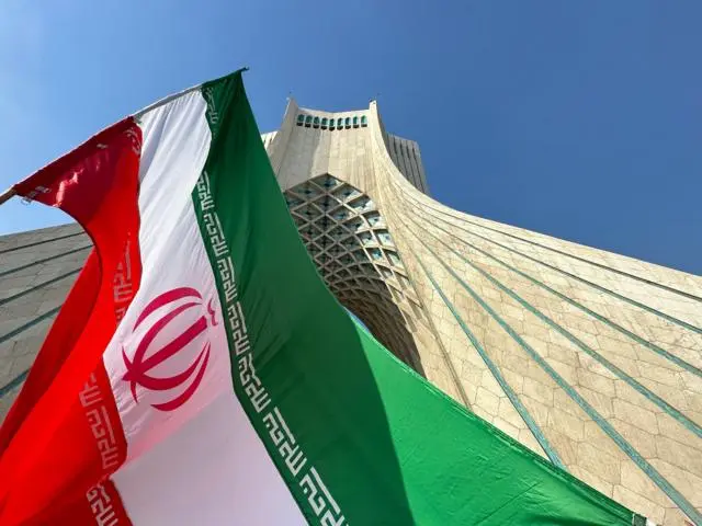 علم إيران.